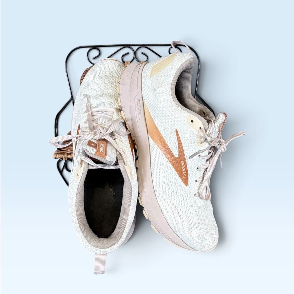 Brooks Revel 4 Women's 8.5 B White Copper Running Shoes 1203371B172